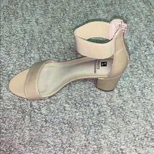 White Mountain Shoes - Barely worn sandal wedges 😍 White Mountain Shoes - Barely worn sandal wedges 😍